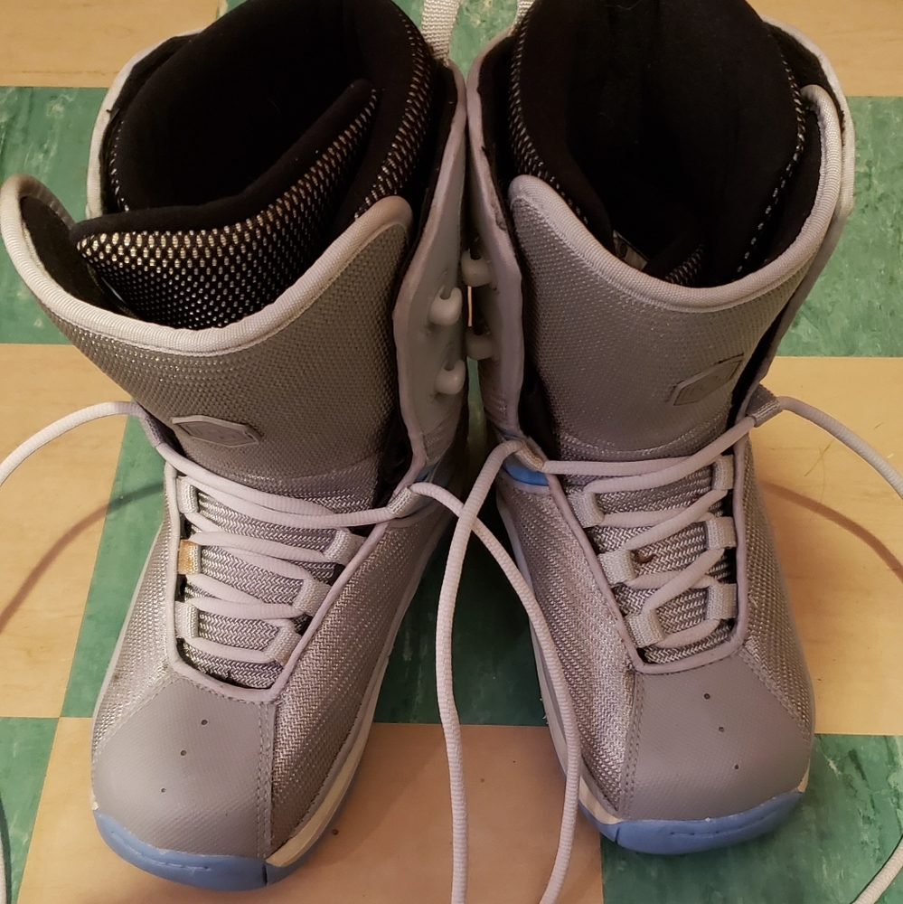 Snowboard boots girls size 5